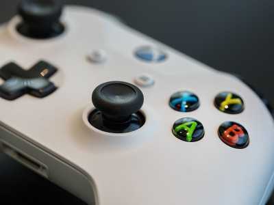 Игровой пульт компании Xbox One S станет полностью совместимым с очками виртуальной реальности компании Самсунг